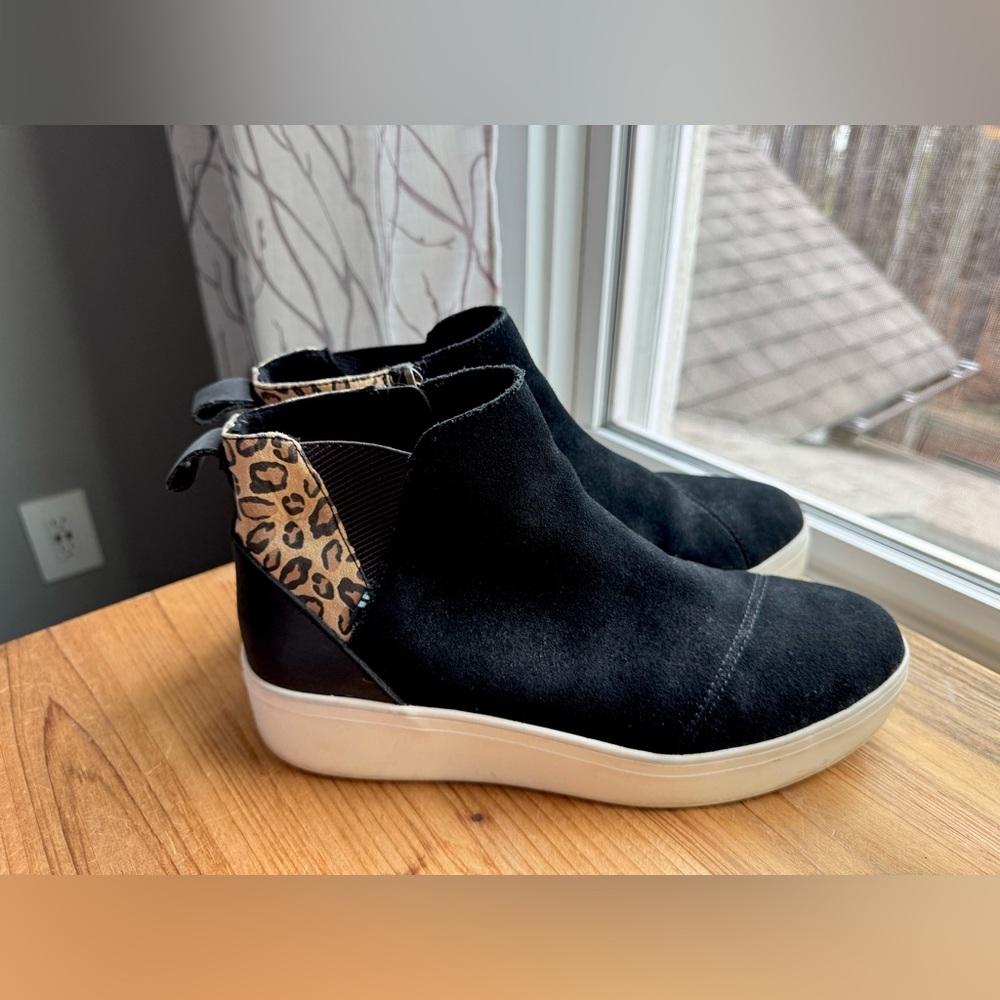 TOMS Women's Black JAMIE Leopard Suede Wedge Side Zip Ankle Booties 9.5 Chuka - Picture 4 of 8